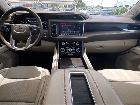 Used 2021 GMC Yukon XL Denali w/ Denali Premium Package AWD/4WD image 16