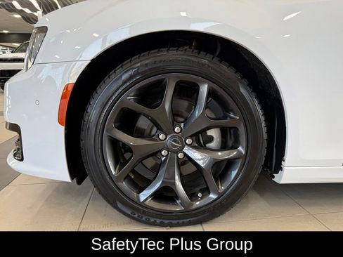 Certified 2023 Chrysler 300 S w/ Comfort Group RWD image 7