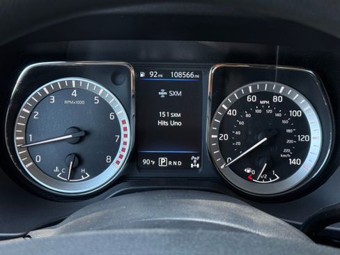 Used 2019 Nissan Titan SV AWD/4WD image 16