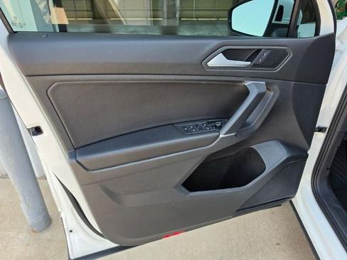 Used 2020 Volkswagen Tiguan SE FWD image 14