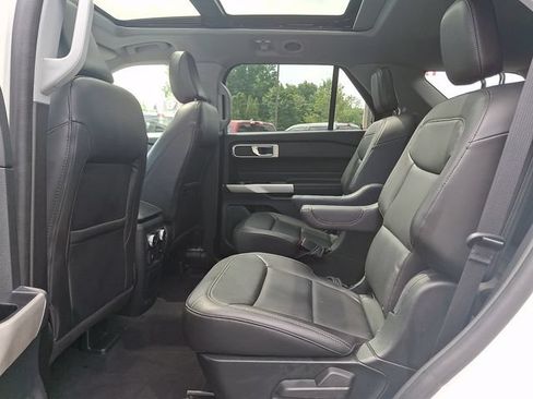 Used 2022 Ford Explorer XLT w/ Equipment Group 202A AWD/4WD image 11