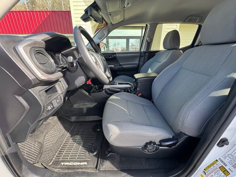 Used 2018 Toyota Tacoma SR5 image 10