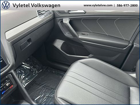 Certified 2022 Volkswagen Tiguan SE image 32