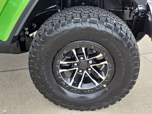 New 2026 Jeep Wrangler Unlimited Rubicon w/ Whitecap Package AWD/4WD image 7