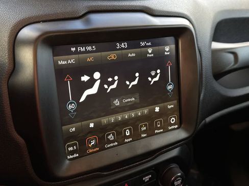 Used 2023 Jeep Renegade Latitude w/ Premium Group image 18