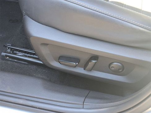 Used 2025 Mitsubishi Outlander SE image 19