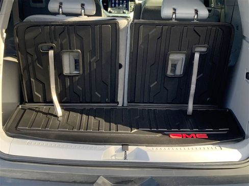 Used 2023 GMC Acadia SLT w/ Technology Package image 26