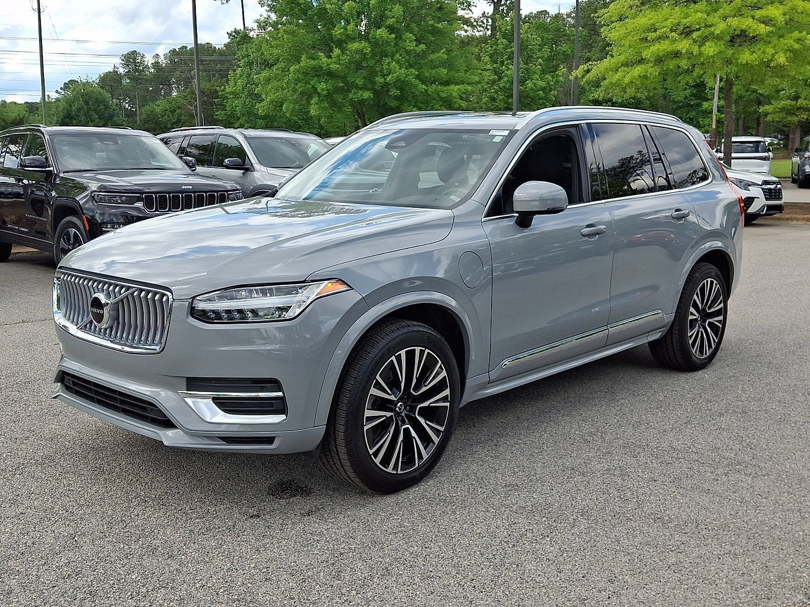 Used 2025 Volvo XC90 T8 Core w/ Protection Package AWD/4WD image 3