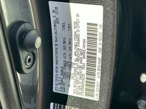 Used 2021 Toyota Tacoma TRD Off-Road AWD/4WD image 33