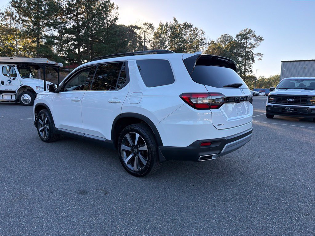 Used 2024 Honda Pilot Touring image 7