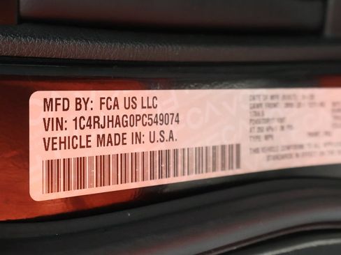Used 2023 Jeep Grand Cherokee Laredo AWD/4WD image 41