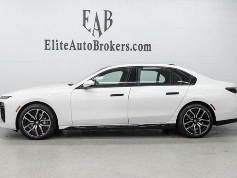 Used 2025 BMW 740i xDrive AWD/4WD image 2
