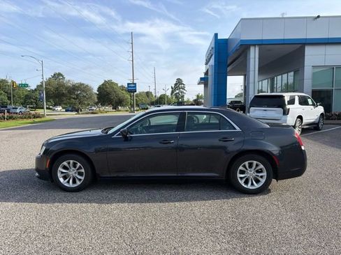 Used 2016 Chrysler 300 Limited RWD image 7