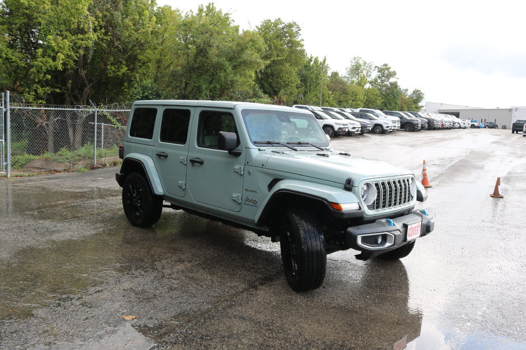 Used 2024 Jeep Wrangler Unlimited Sahara AWD/4WD image 7