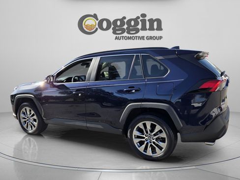 Used 2019 Toyota RAV4 XLE Premium FWD image 3
