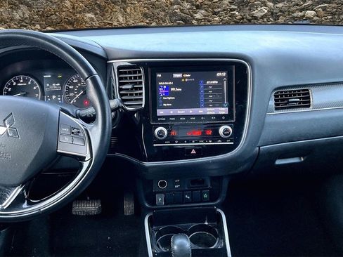 Used 2020 Mitsubishi Outlander SE image 6