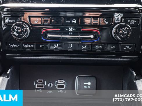 Used 2025 Jeep Grand Cherokee Altitude AWD/4WD image 40
