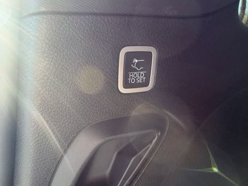 Used 2022 Jeep Wagoneer Series III w/ Premium Group I image 12