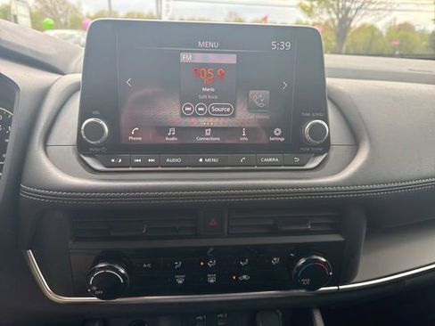 Used 2024 Nissan Rogue S AWD/4WD image 16