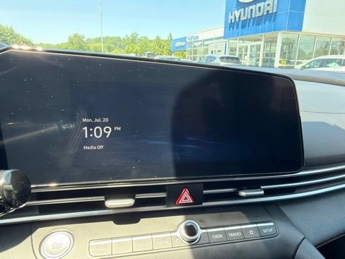 Used 2023 Hyundai Elantra SEL w/ Convenience Package FWD image 23