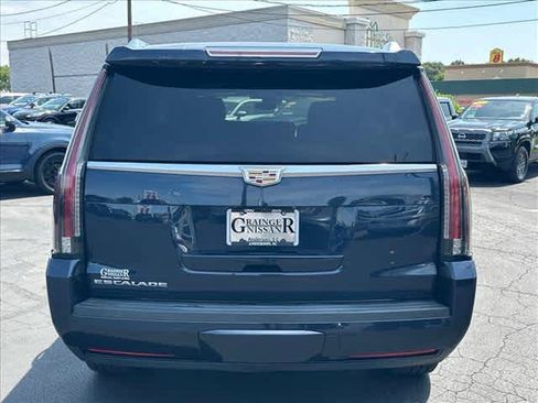 Used 2020 Cadillac Escalade Platinum RWD image 4