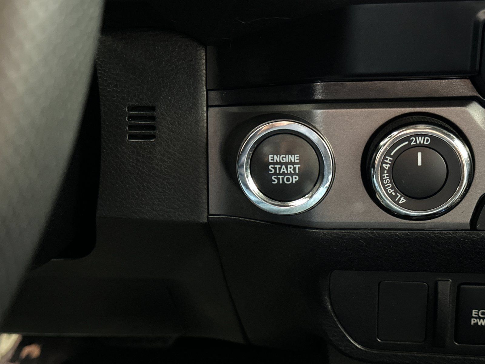Used 2023 Toyota Tacoma TRD Off-Road AWD/4WD image 18