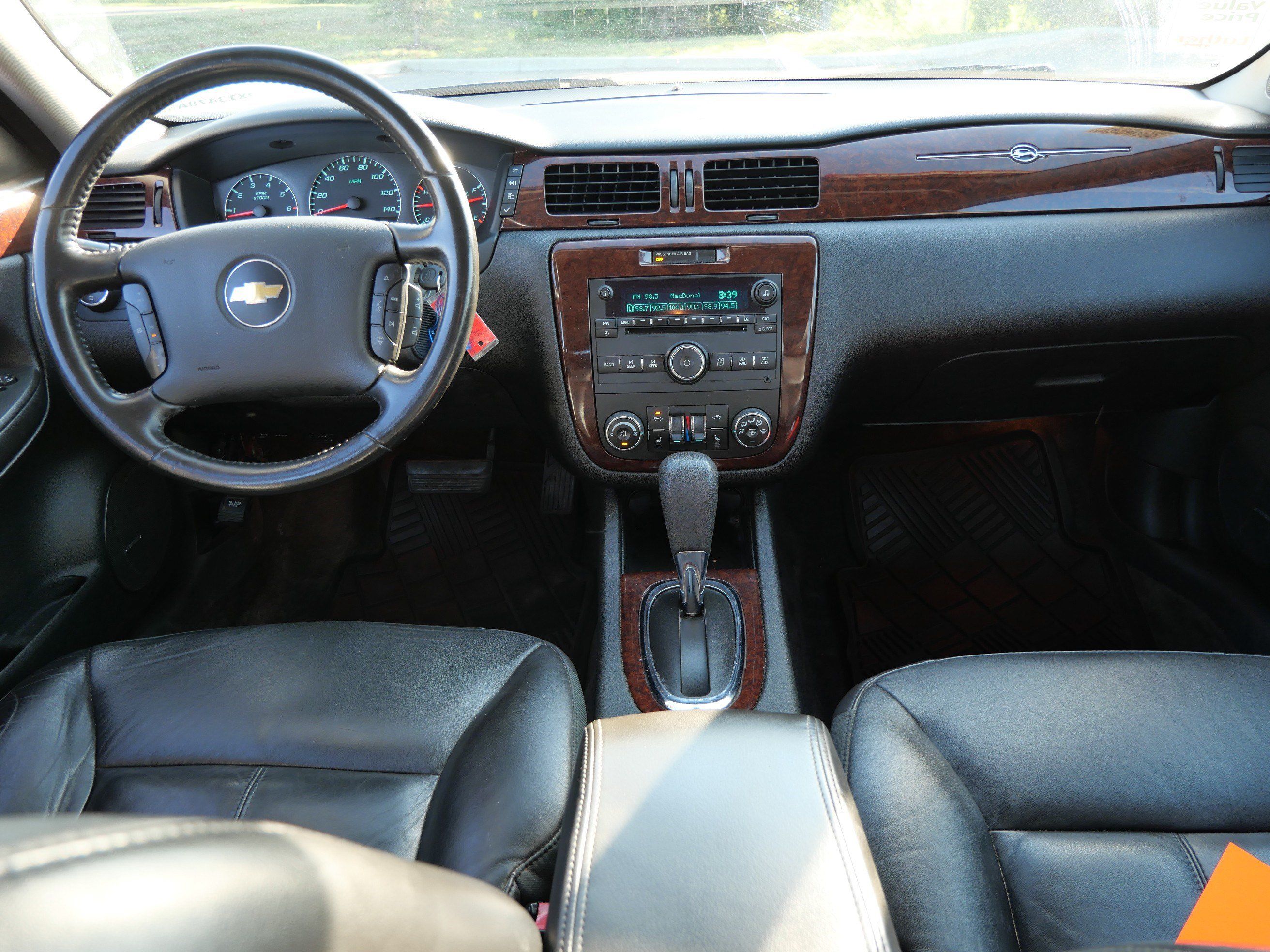 Used 2011 Chevrolet Impala LT w/ Luxury Edition Package FWD image 10