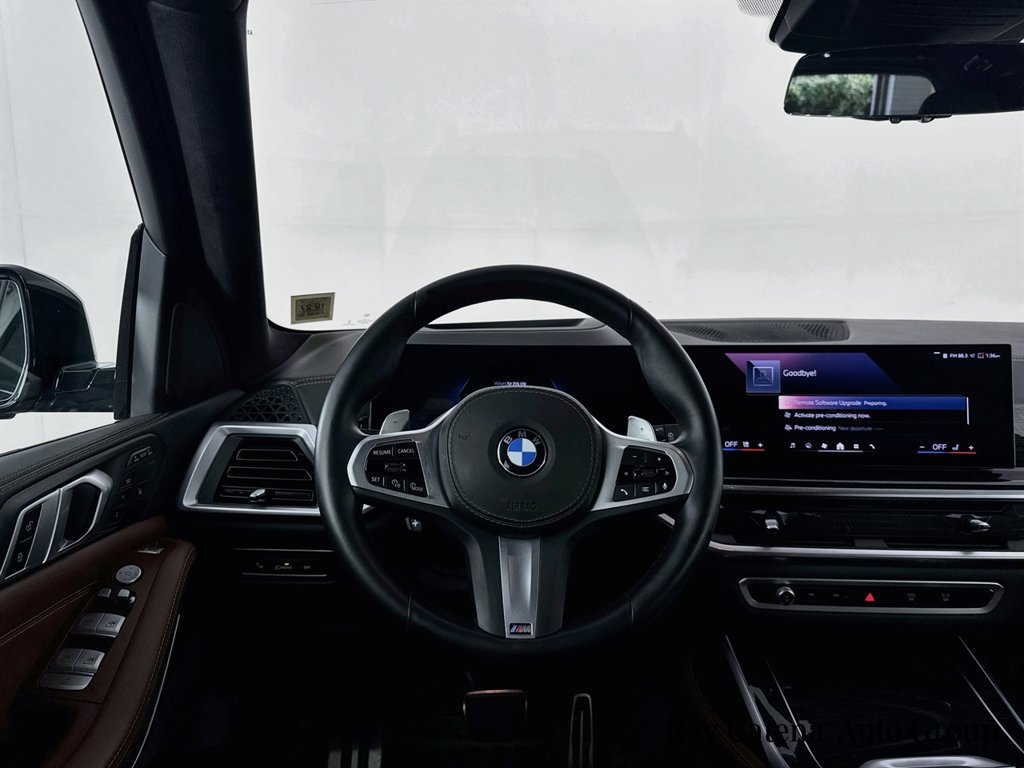 Used 2024 BMW X7 xDrive40i w/ M Sport Package AWD/4WD image 23