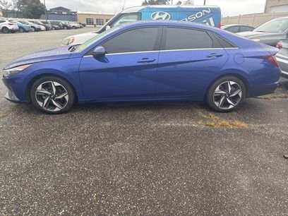 Used 2023 Hyundai Elantra Limited w/ Preferred Accessory Package