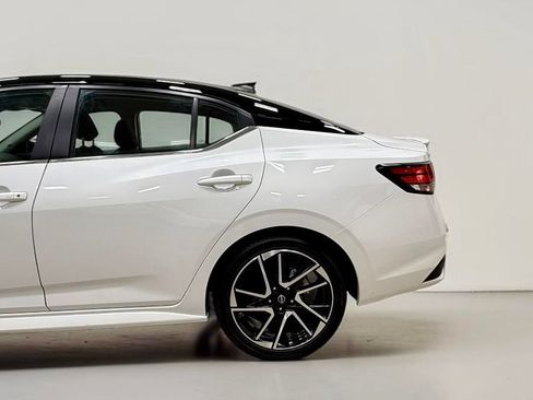 Used 2024 Nissan Sentra SR FWD image 19