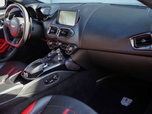 Used 2020 Aston Martin V8 Vantage Coupe image 19