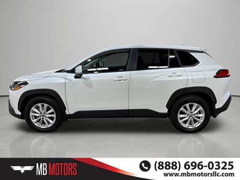 Used 2024 Toyota Corolla Cross LE AWD/4WD image 7