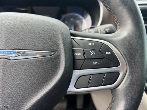 Used 2018 Chrysler Pacifica Touring-L Plus FWD image 21