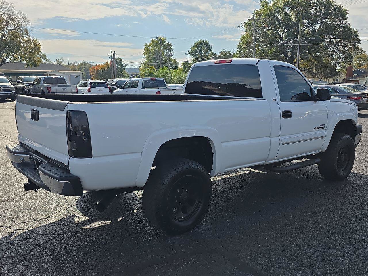 Used 2006 Chevrolet Silverado 2500 LT w/ Heavy-Duty Power Package AWD/4WD image 2