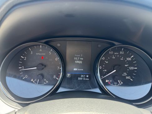 Used 2022 Nissan Rogue Sport SL w/ Premium Package FWD image 11