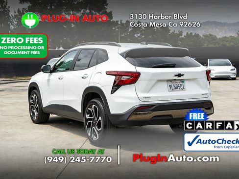 Used 2024 Chevrolet Trax ACTIV w/ Sunroof Package FWD image 2