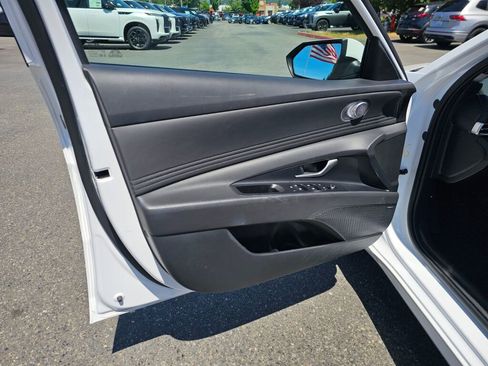 Used 2025 Hyundai Elantra Limited FWD image 23