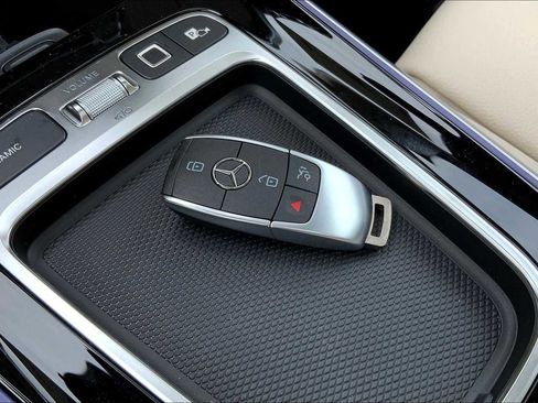 Certified 2025 Mercedes-Benz GLB 250 4MATIC image 21