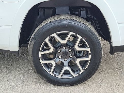Used 2025 RAM 1500 Laramie image 18