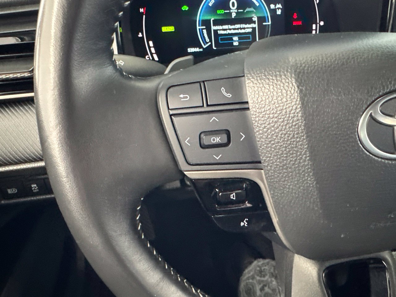 Used 2025 Toyota Camry SE w/ Convenience Package FWD image 18