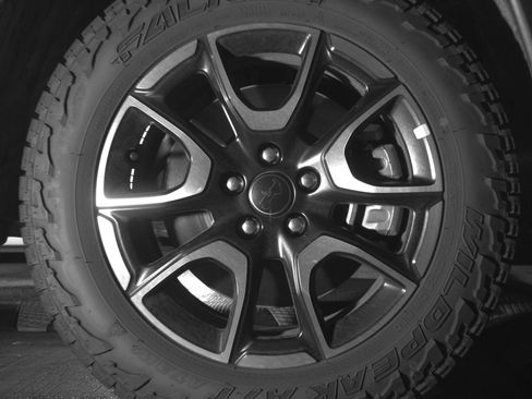 Used 2025 Jeep Compass Trailhawk AWD/4WD image 13
