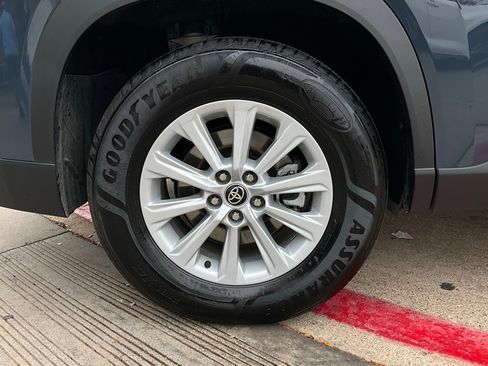 Used 2025 Toyota Grand Highlander FWD image 9