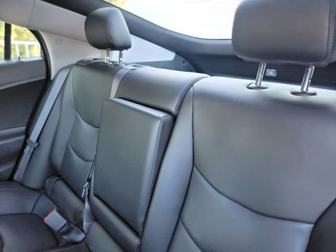 Used 2017 Chevrolet Volt LT w/ Comfort Package image 11