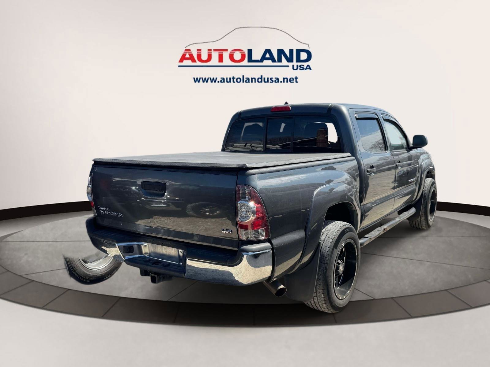 Used 2015 Toyota Tacoma 4x4 Double Cab w/ TRD Off-Road Package image 3