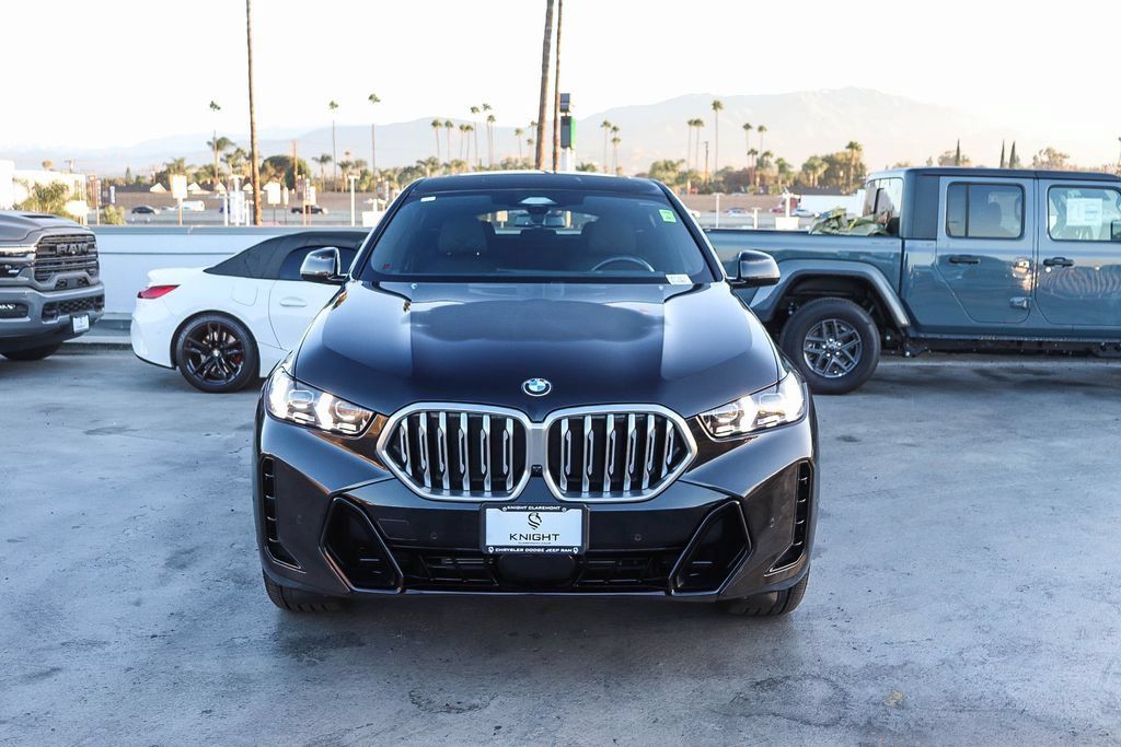 Used 2024 BMW X6 xDrive40i AWD/4WD image 3