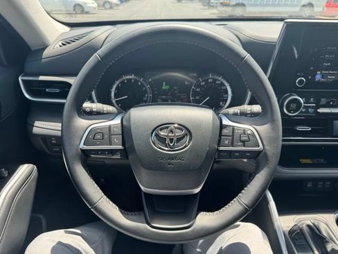 Certified 2025 Toyota Highlander XLE AWD/4WD image 19