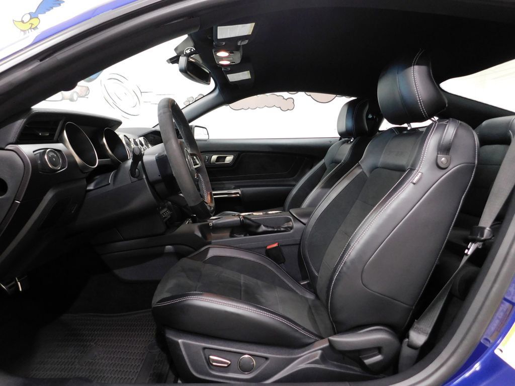Used 2016 Ford Mustang Shelby GT350 w/ Technology Package RWD image 39