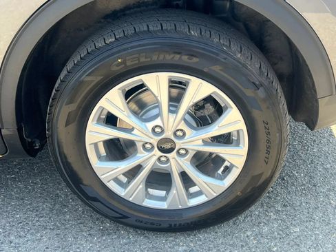 Used 2023 Ford Escape Active w/ Tech Pack #1 AWD/4WD image 10