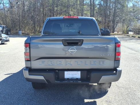 Used 2024 Nissan Frontier SV image 8