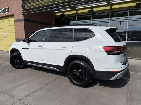Used 2024 Volkswagen Atlas Peak Edition SE AWD/4WD image 5